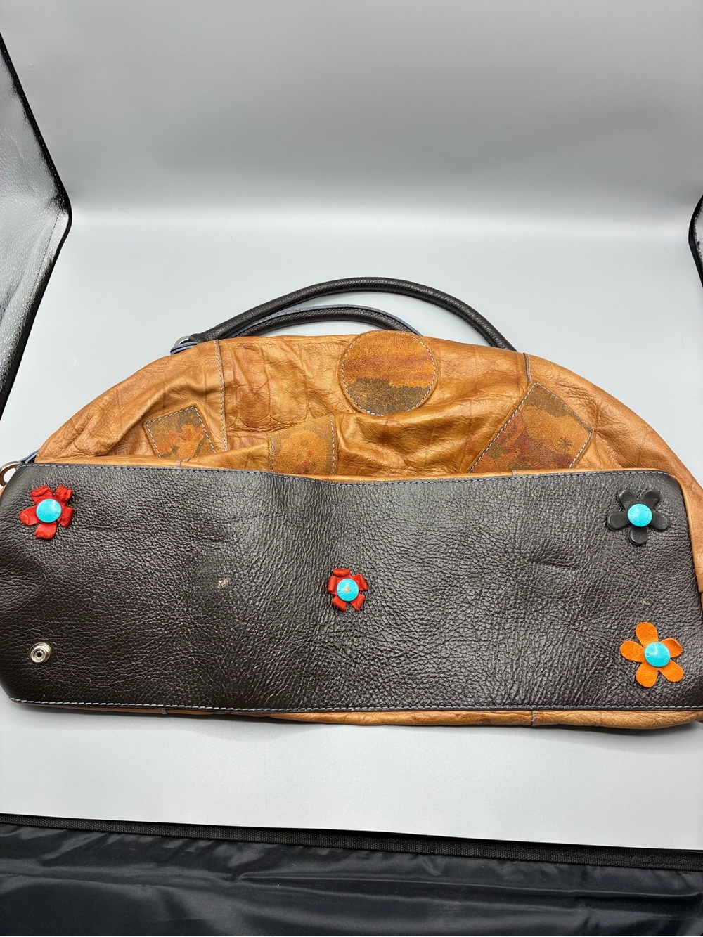GABS ITALY Vintage-Inspired Tan Leather Shoulder Bag with Turquoise Accents - Picture 6 of 14